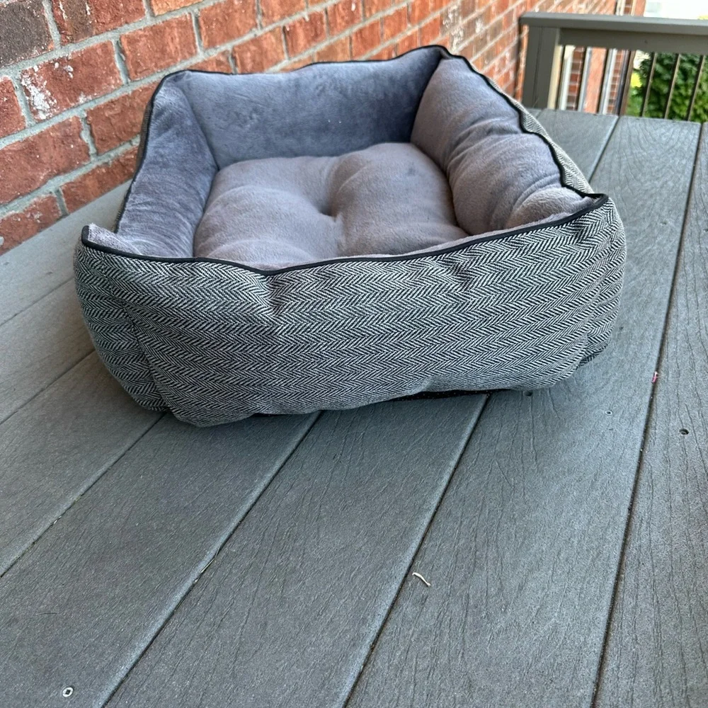 EUC AKC dog bed